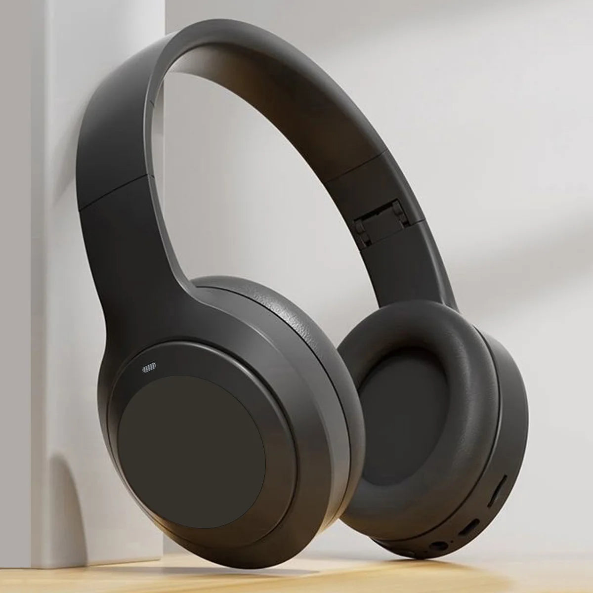 AuraWave Over-Ear Headphones - Wireless Hi-Fi for Gaming & Sports